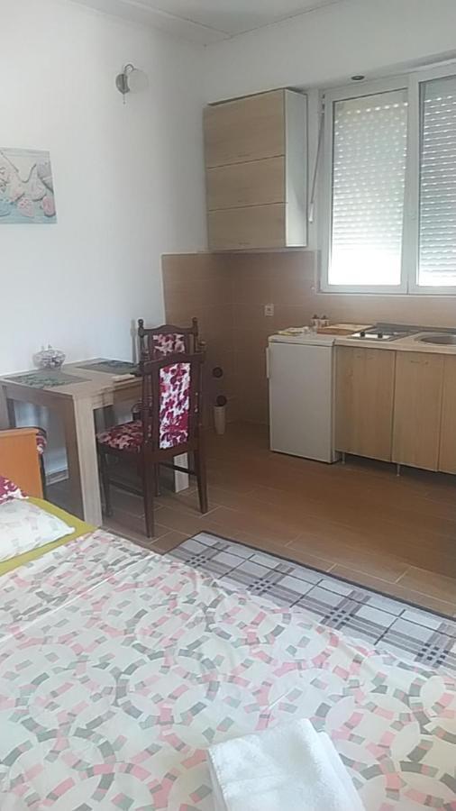Apartman Laki Apartment โกตอร์ ภายนอก รูปภาพ