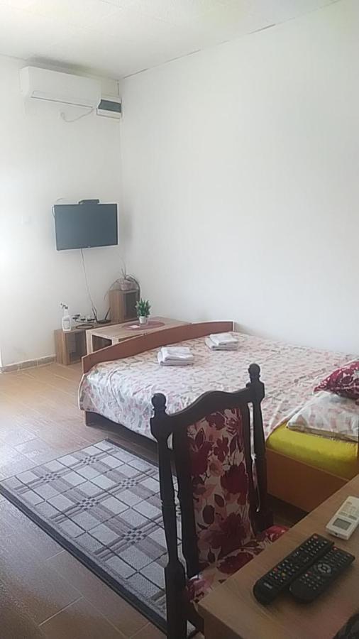 Apartman Laki Apartment โกตอร์ ภายนอก รูปภาพ