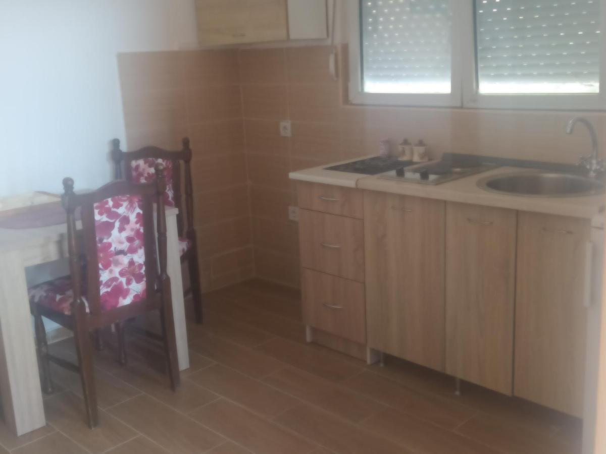 Apartman Laki Apartment โกตอร์ ภายนอก รูปภาพ