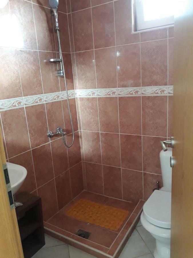 Apartman Laki Apartment โกตอร์ ภายนอก รูปภาพ